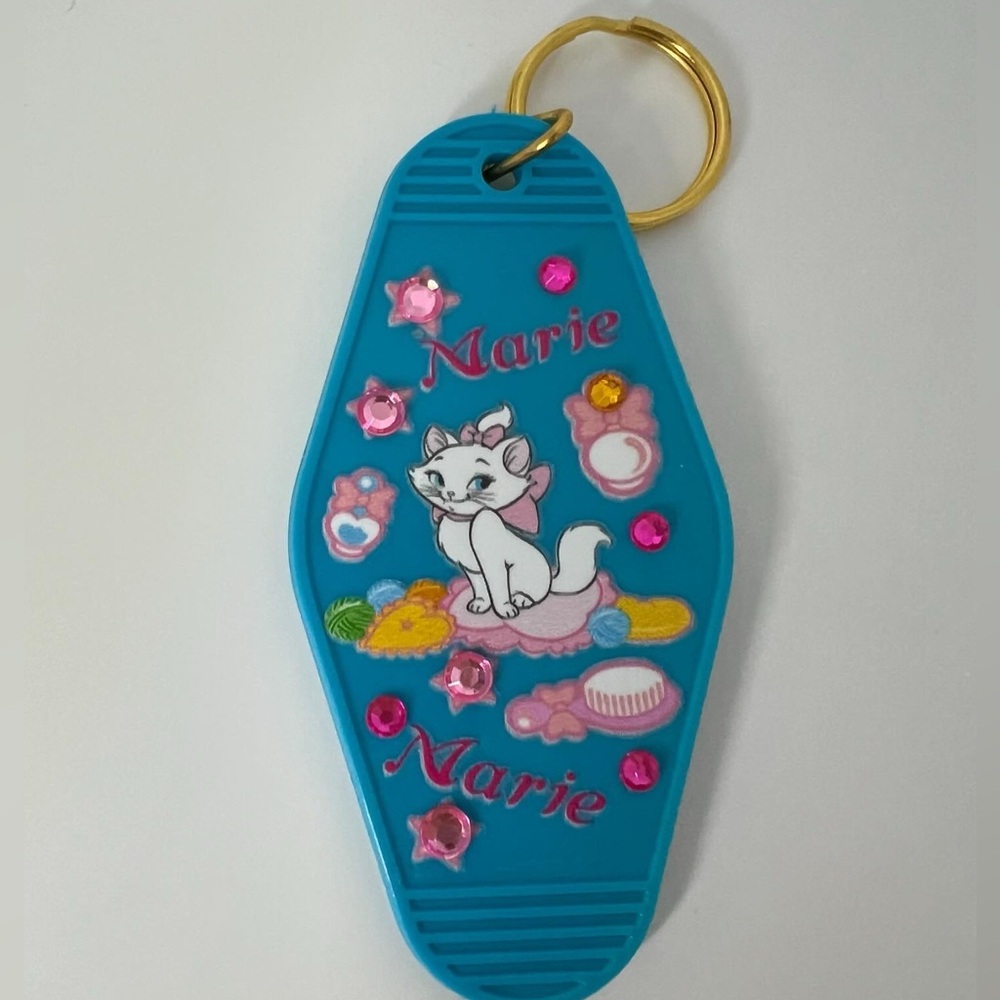 Blue Motel Keychain Marie cat